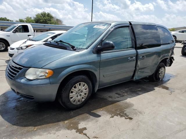 2007 Chrysler Town & Country LX