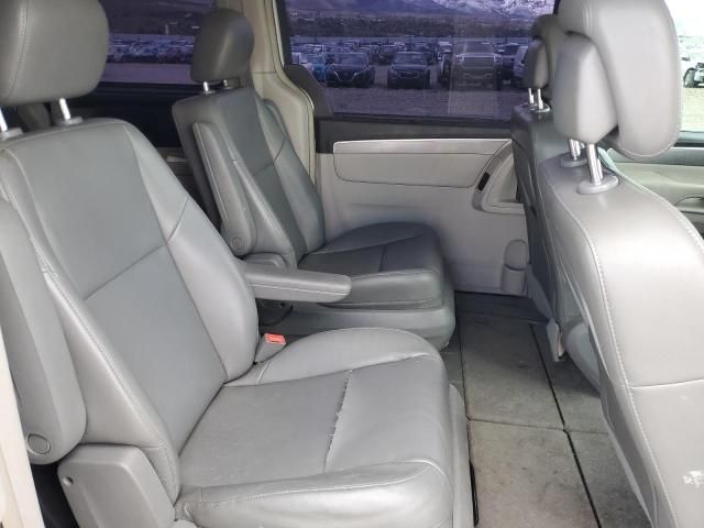 2011 Volkswagen Routan SE