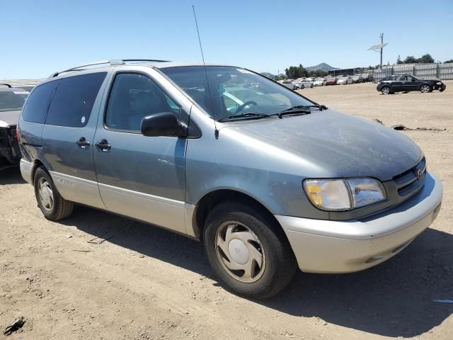 2000 Toyota Sienna LE