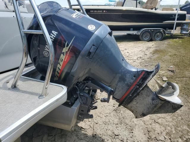 2018 Sweetwater Pontoon