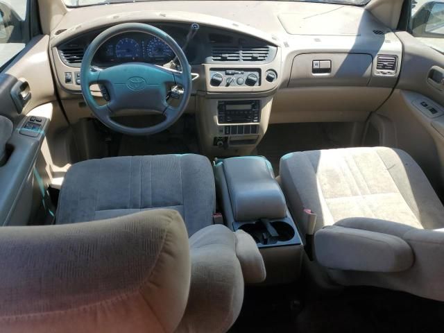 2001 Toyota Sienna LE