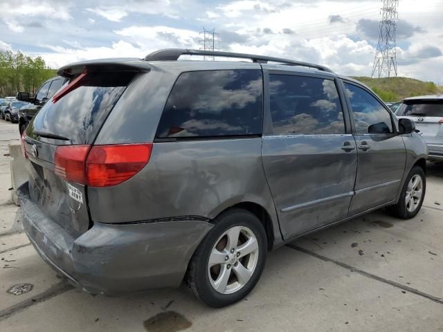 2004 Toyota Sienna CE