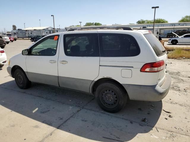 2001 Toyota Sienna LE