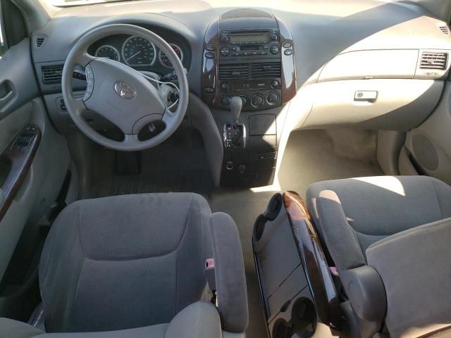 2004 Toyota Sienna CE