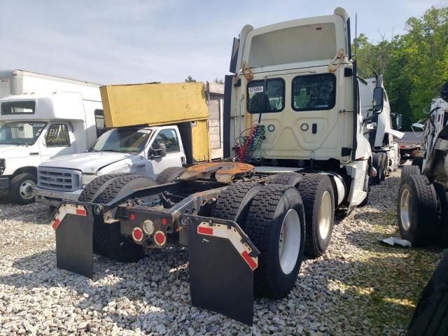 2020 Freightliner Cascadia 126