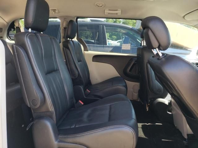 2016 Chrysler Town & Country Touring