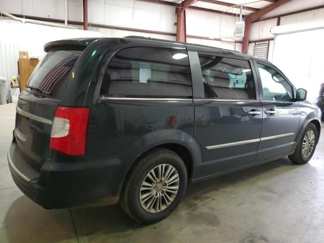 2013 Chrysler Town & Country Touring L