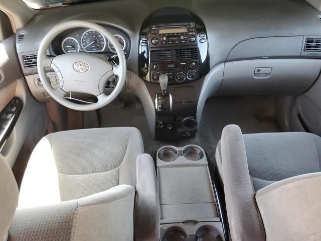 2005 Toyota Sienna CE