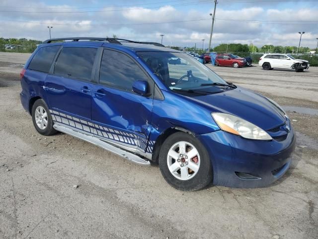 2004 Toyota Sienna XLE