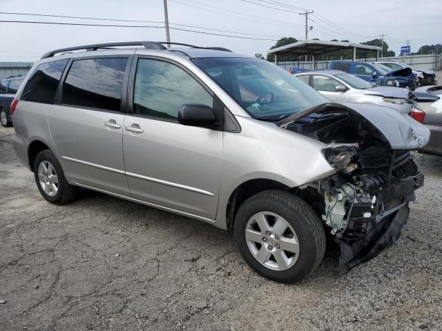 2004 Toyota Sienna CE