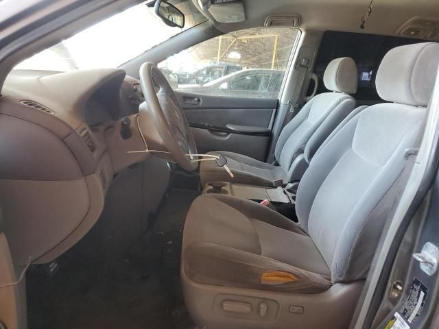 2005 Toyota Sienna CE