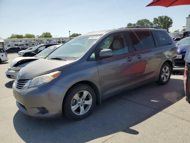 2016 Toyota Sienna LE