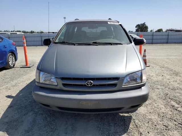 1998 Toyota Sienna LE