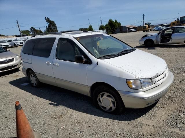 2000 Toyota Sienna LE