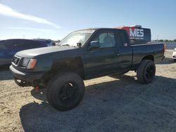 Vehiculos salvage en venta de Copart Antelope, CA: 2000 Nissan Frontier King Cab XE