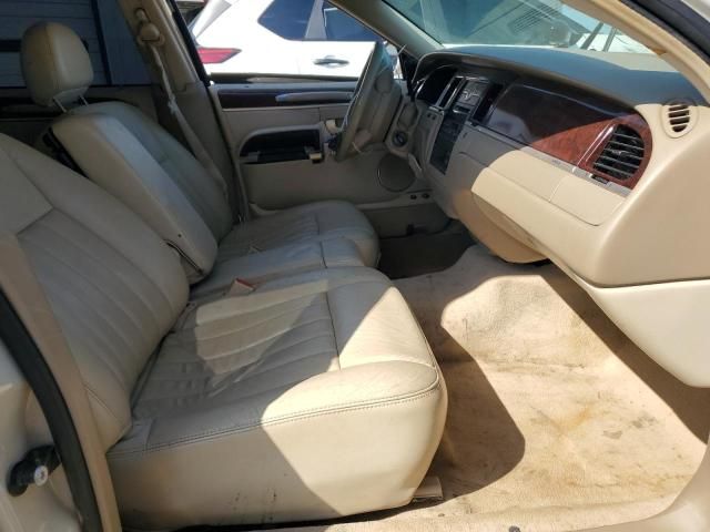 2006 Lincoln Town Car Signature