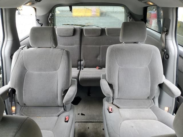 2004 Toyota Sienna CE