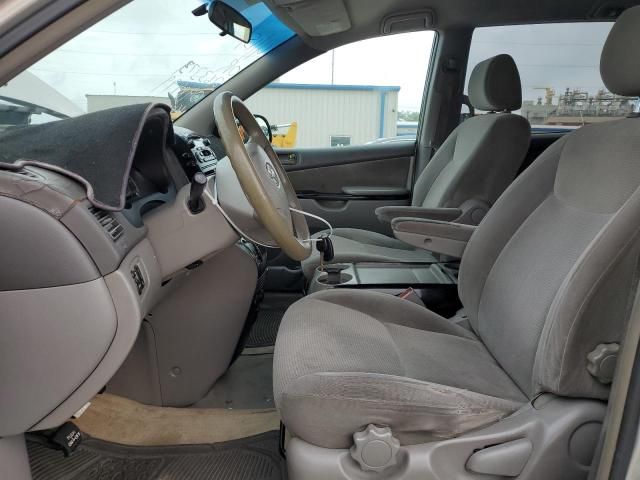 2004 Toyota Sienna CE