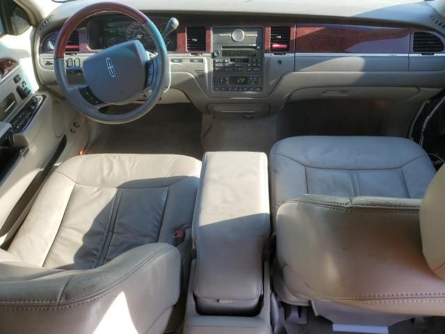 2005 Lincoln Town Car Signature Limited