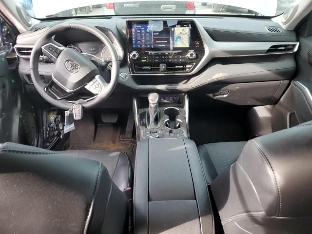 2022 Toyota Highlander Platinum