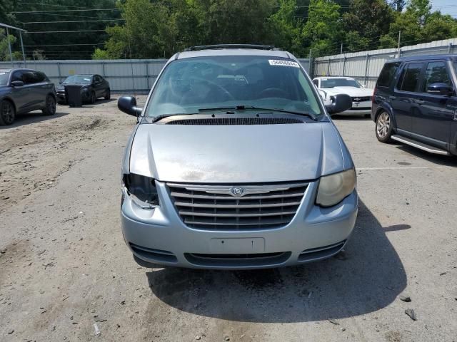 2006 Chrysler Town & Country LX