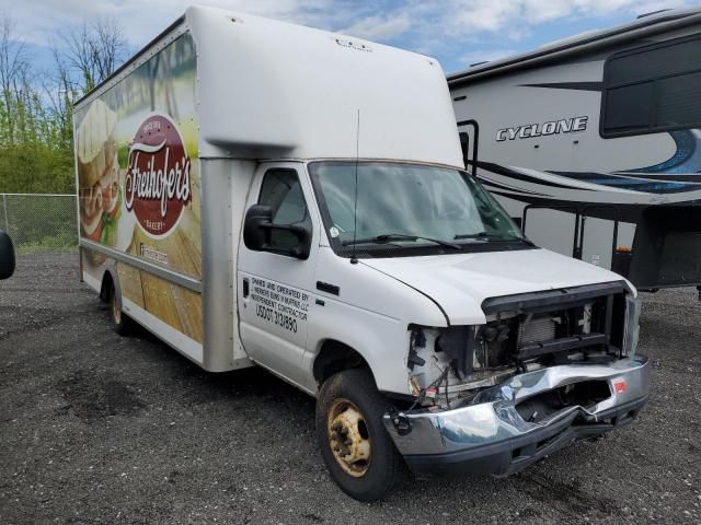 2015 Ford Econoline E350 Super Duty Cutaway Van