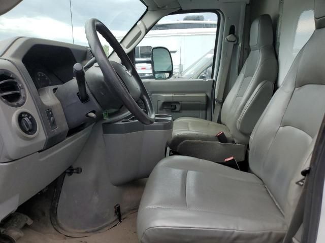 2015 Ford Econoline E350 Super Duty Cutaway Van