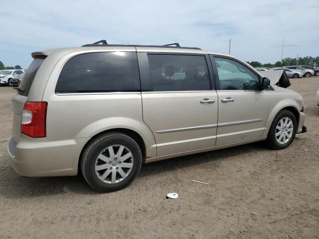 2012 Chrysler Town & Country Touring L