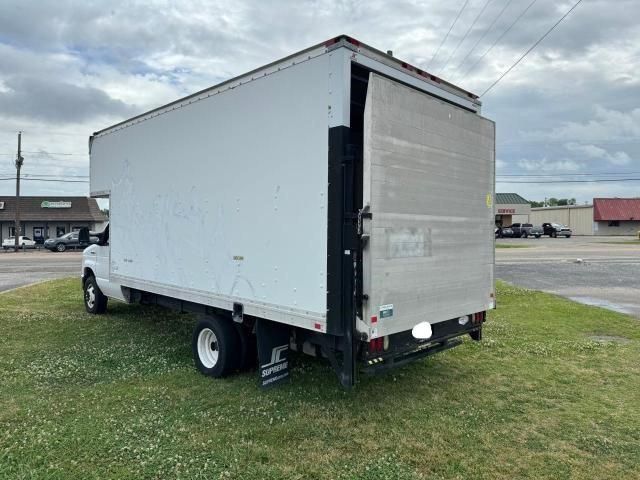 2012 Ford Econoline E450 Super Duty Cutaway Van