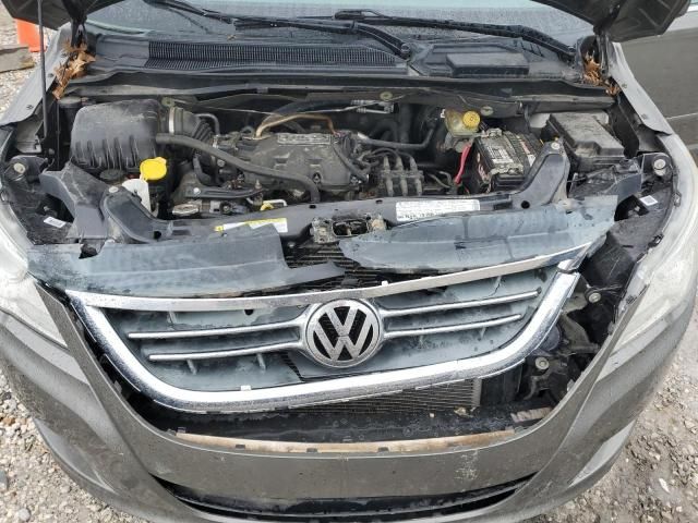 2010 Volkswagen Routan SE