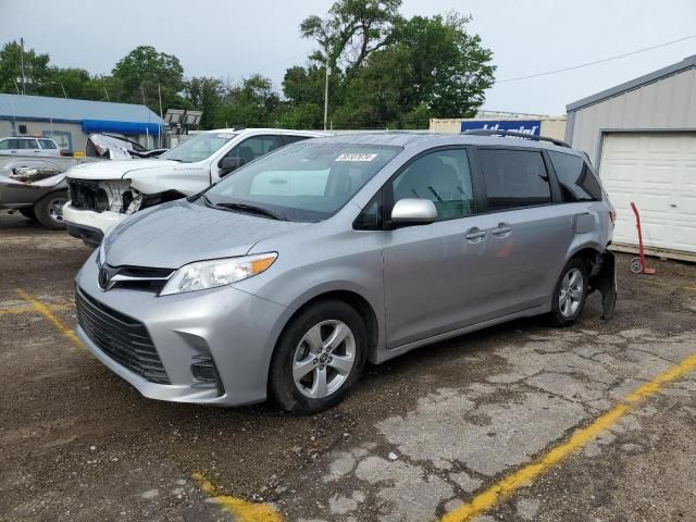 2018 Toyota Sienna LE