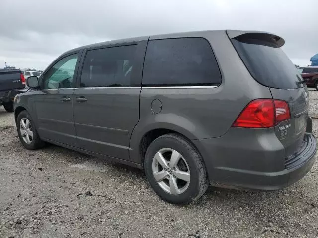 2010 Volkswagen Routan SE