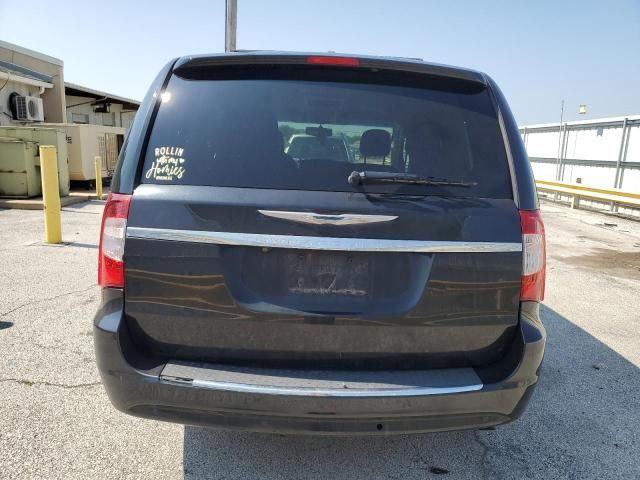 2013 Chrysler Town & Country Touring L