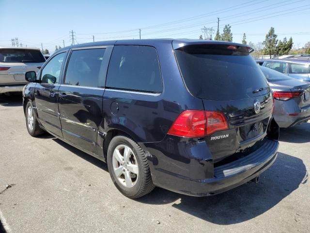 2010 Volkswagen Routan SE