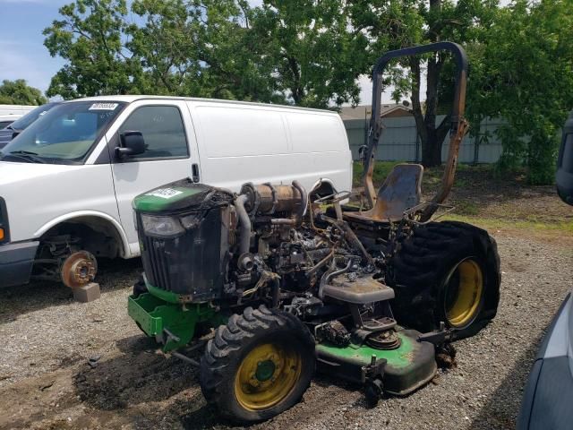 2019 John Deere Deer 3046R