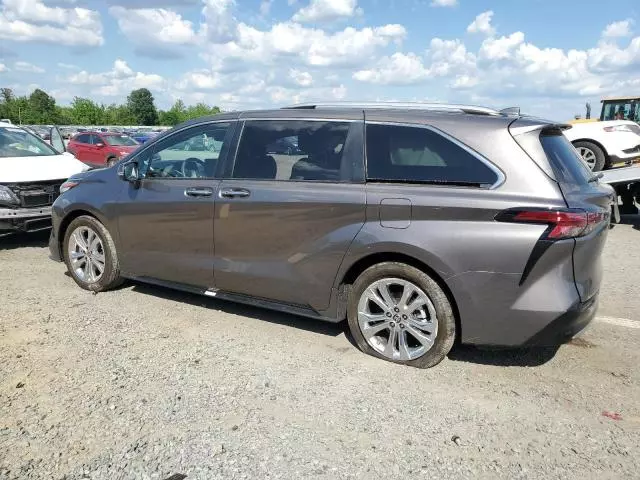 2022 Toyota Sienna Limited