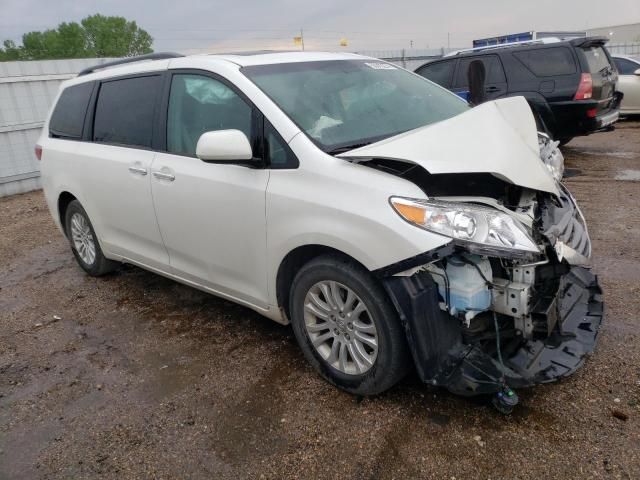 2017 Toyota Sienna XLE