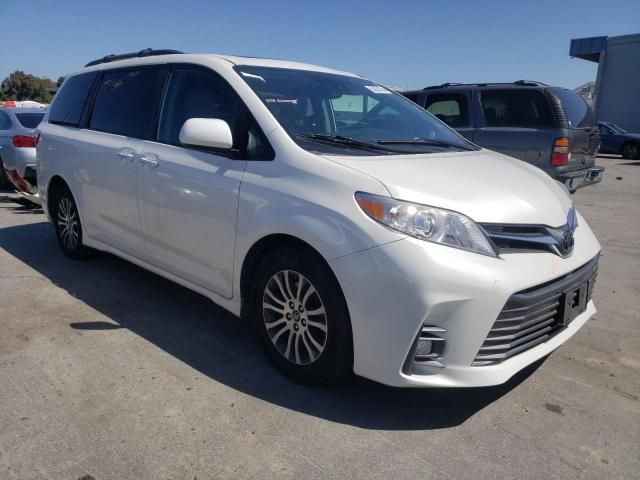 2020 Toyota Sienna XLE