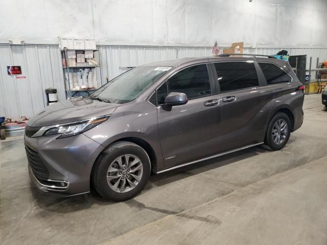 2021 Toyota Sienna XLE