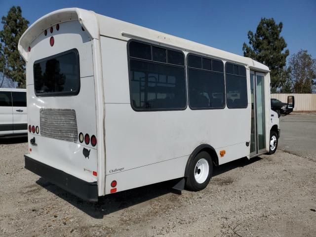 2014 Ford Econoline E350 Super Duty Cutaway Van