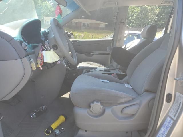 2004 Toyota Sienna CE