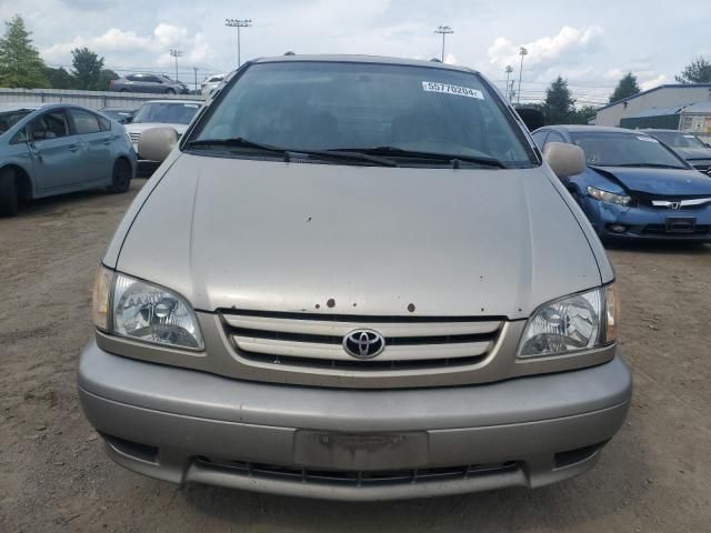 2002 Toyota Sienna LE