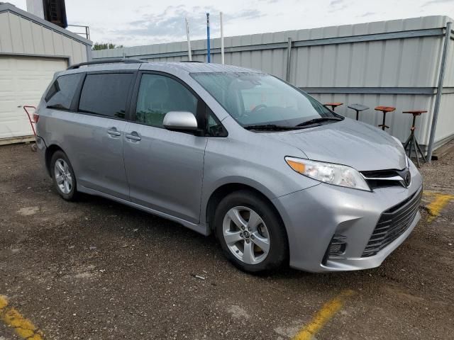 2018 Toyota Sienna LE