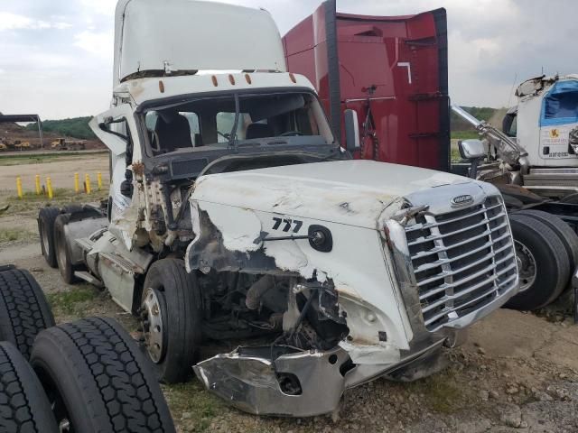 2013 Freightliner Cascadia 125