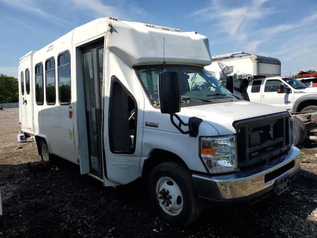 2018 Ford Econoline E350 Super Duty Cutaway Van