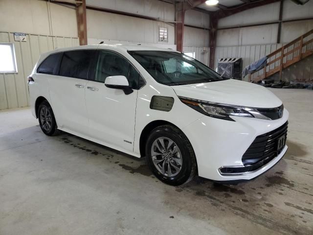 2021 Toyota Sienna XLE