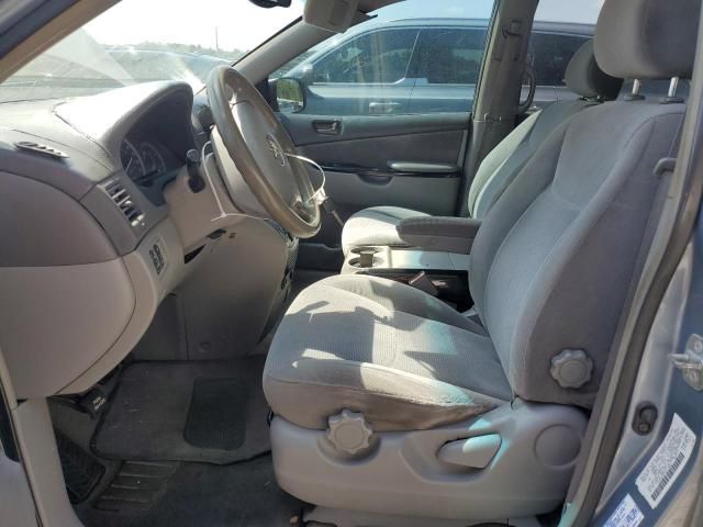 2004 Toyota Sienna CE