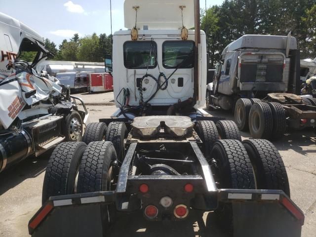 2015 Freightliner Cascadia 125