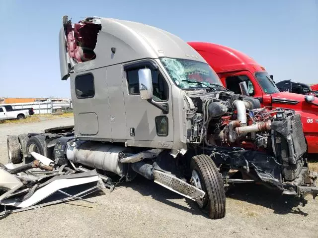 2011 Kenworth Construction T700