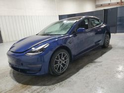 Carros dañados por inundaciones a la venta en subasta: 2022 Tesla Model 3